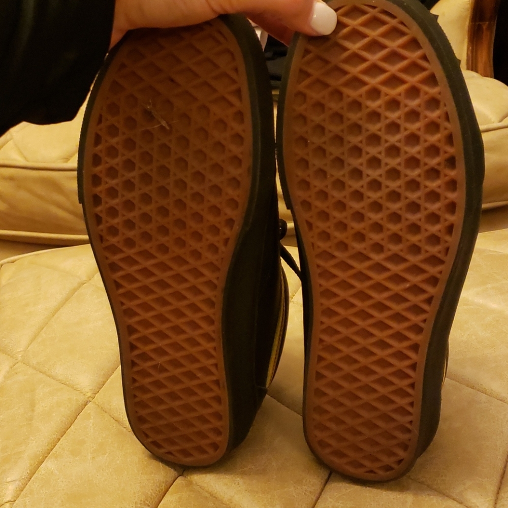 VANS - Picture 4 of 6